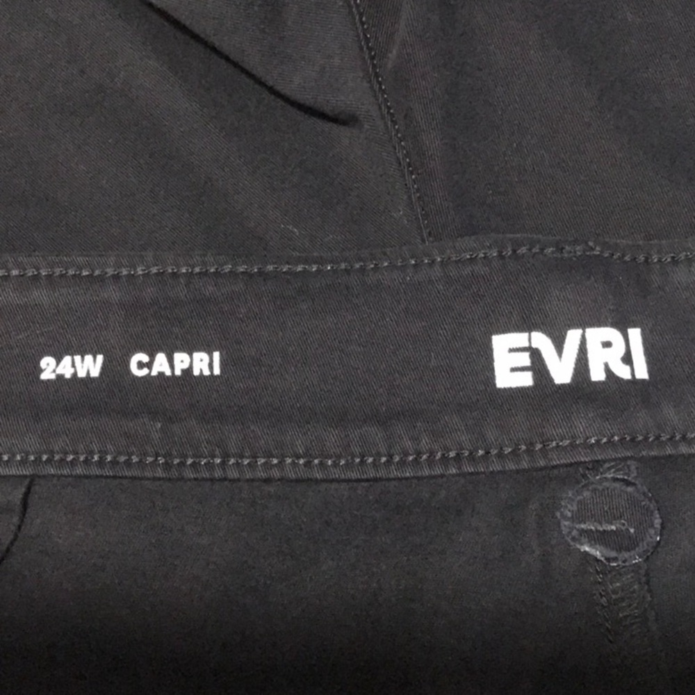 NWT EVRI capri pants elastic hem Plus 24W - Picture 5 of 8